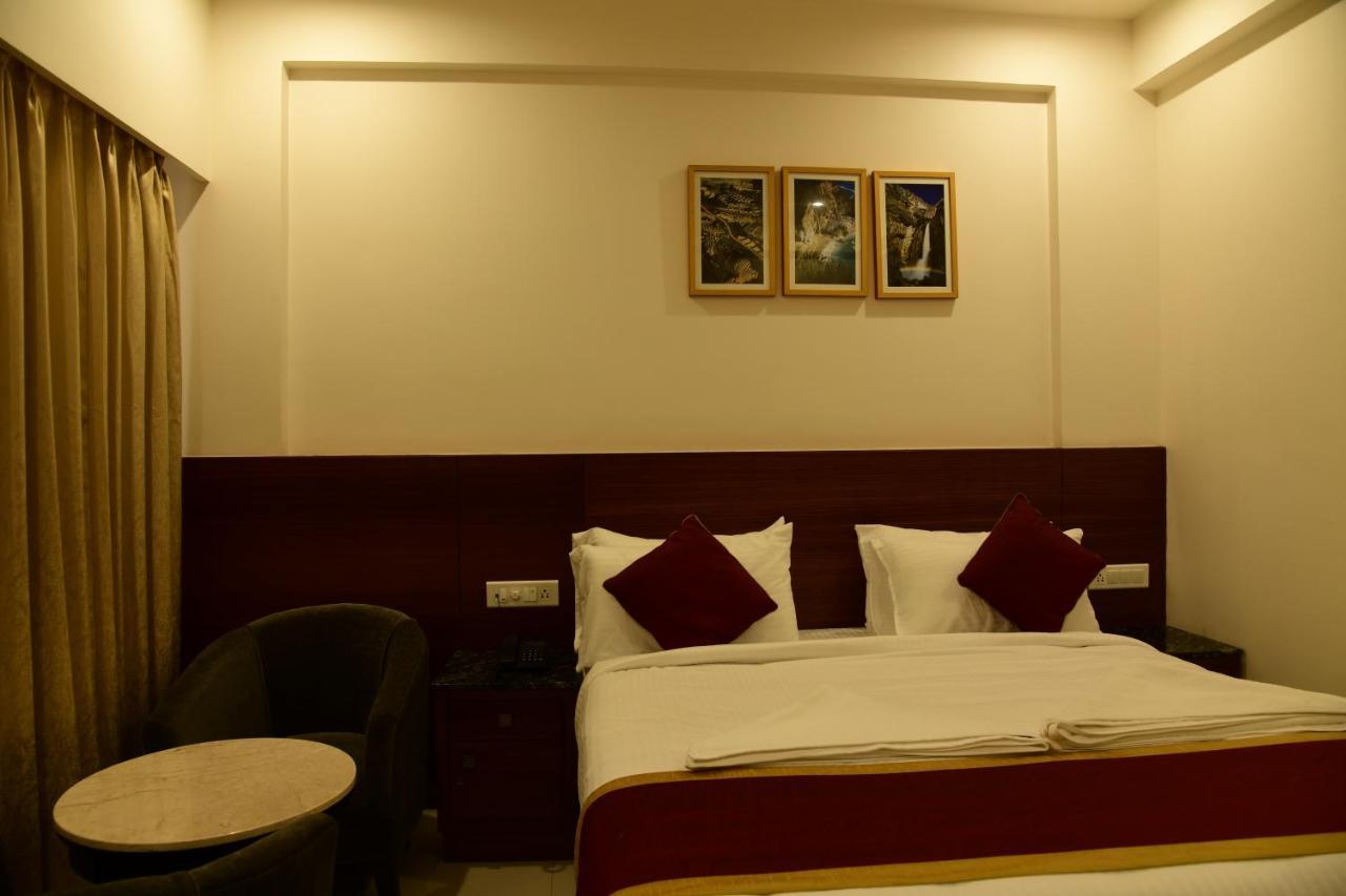 Hotel U.T.Elite Bangalore Eksteriør bilde